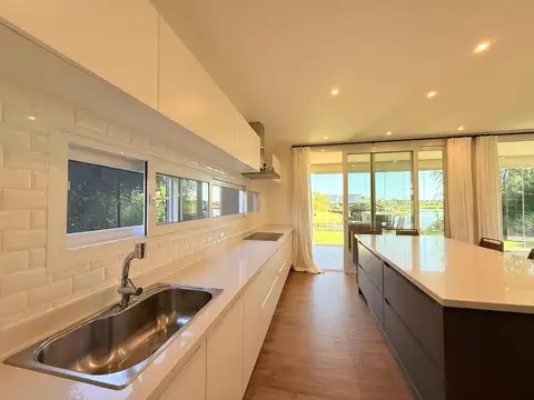 Casa en Venta en Puertos - Barrio Marinas, USD 550.000