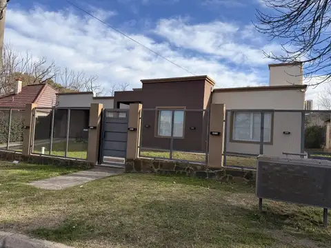 VENTA CASA 3 dormitorios en Juan koslay