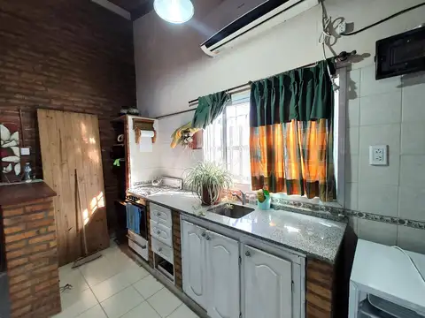 Casa 2 ambientes con 1 baño