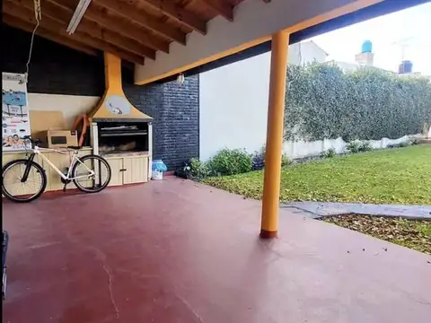 CASA DE 6 AMBIENTES EN VENTA - RAMOS MEJIA SUR