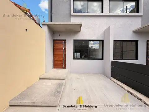 Exclusivos Triplex 5 ambientes a estrenar en Olivos. Calefaccion por Radiadores, cochera y Jardin,