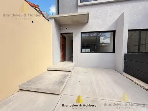 Casa 5 ambientes con 3 baños