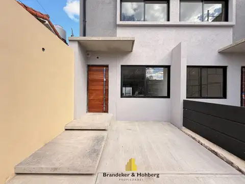 Exclusivos Triplex 5 ambientes a estrenar en Olivos. Calefaccion por Radiadores, cochera y Jardin,