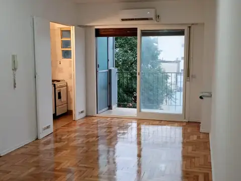 ALQUILER AMBIENTE.BALCÓN CON LAVADERO. AL FRENTE. VISTA ABIERTA. LUMINOSO. EXCELENTE ESTADO.APTO PROFESIONAL.BAJAS EXPENSAS.