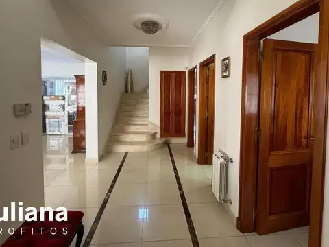 Casa 6 ambientes con 4 baños