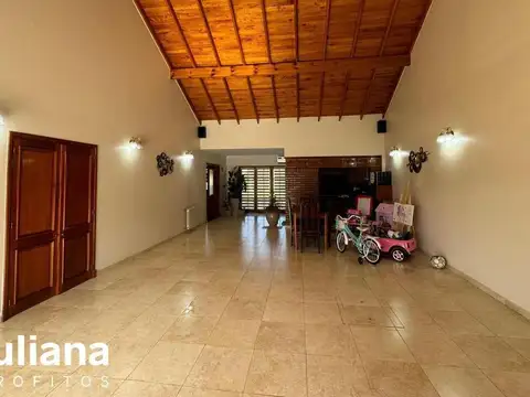 Casa en Venta con 10 cocheras