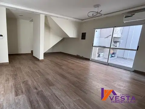 Depto Tipo Casa 4 ambientes con 2 baños