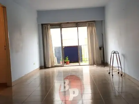 IMPECABLE OPORTUNIDAD DEPTO 1 AMB. FTE CON BALCON Y LAVADERO