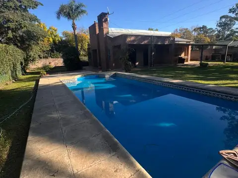 Viví en Funes: casa de 2 dormitorios con pileta, patio y todo el confort
