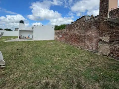 PREDIO 1000 METROS CUADRADOS, 2 CASAS CON RENTA Y 1 A REFAC.