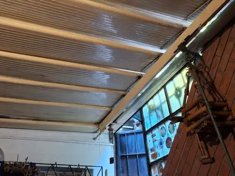 Casa 7 ambientes con 2 baños