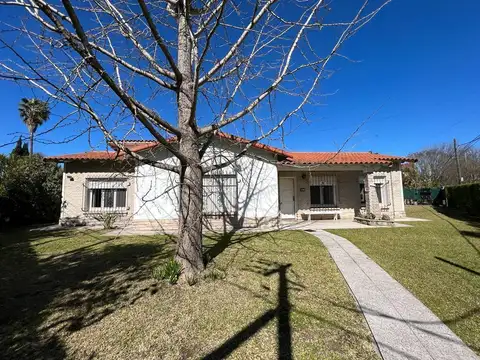 Casa 5 ambientes con 3 baños