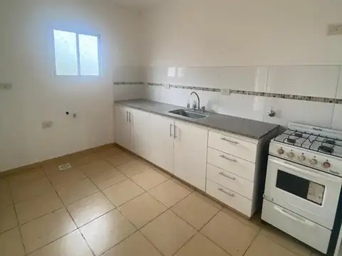 Depto Tipo Casa en Alquiler en La Plata, $ 580.000