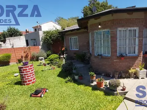 Casa 5 ambientes con 1 baño