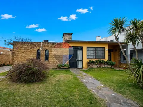 Casa en venta -Barra de Carrasco, a pasos del mar