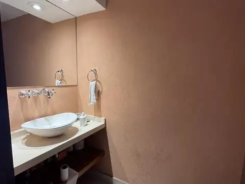 Casa 5 ambientes con 3 baños