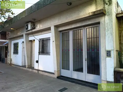 VENTA - Casa de 4 ambientes con local comercial al frente en Beccar, lote propio, con patio!