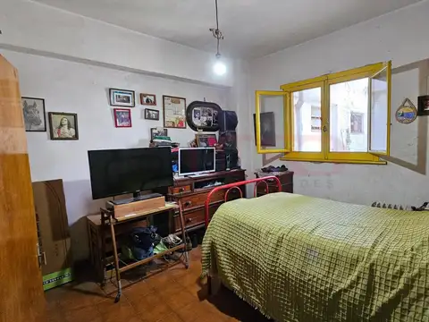 Casa 6 ambientes con 2 baños