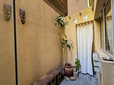 Casa 6 ambientes con 2 baños