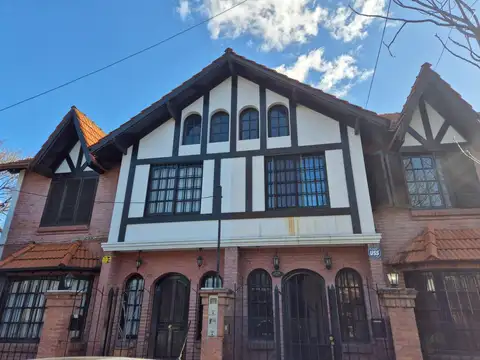 Tríplex en venta 4 ambientes, piscina,  Martinez