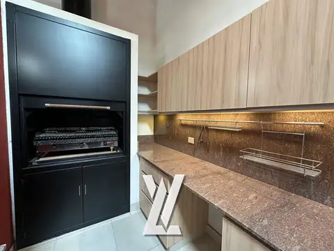 Casa - quincho en venta con Spa y pileta en Quilmes