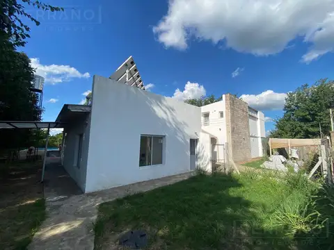 Venta local comercial en  colectora norte, ruta 8, km 73, barrio los Pinos. Exaltacion de la Cruz