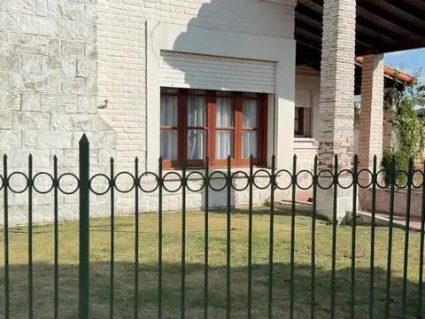 HERMOSA CASA  CENTRICA EN CORONEL DORREGO