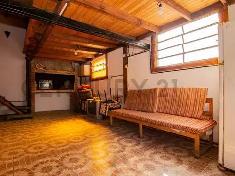 Venta Casa de 3 Dormitorios con cochera y quincho en Arroyito, Rosario