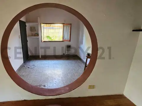 Casa en Alquiler con 2 cocheras