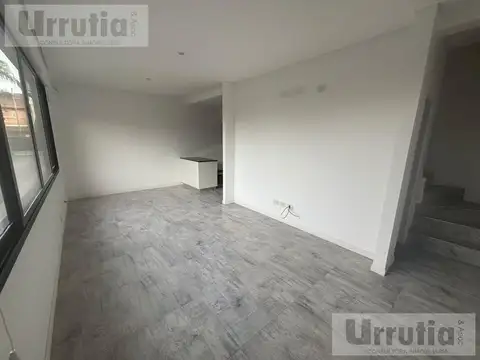 Depto Tipo Casa en Alquiler con 1 cocheras