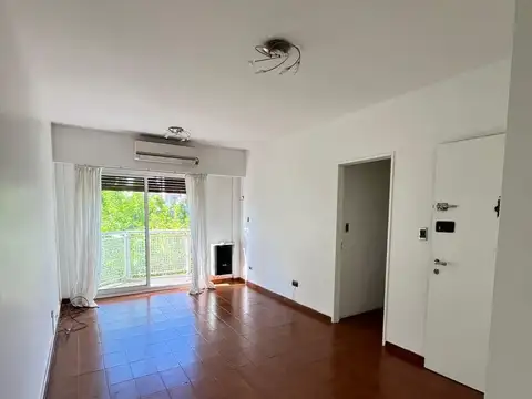 Departamento semi piso luminoso cochera fija