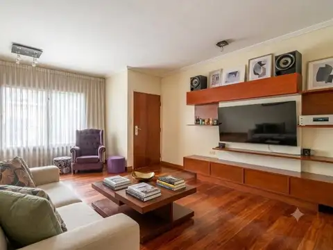 DÚPLEX 4 AMBIENTES CON PATIO, PARRILLA Y COCHERA DOBLE EN BARRIO NAÓN MATADEROS