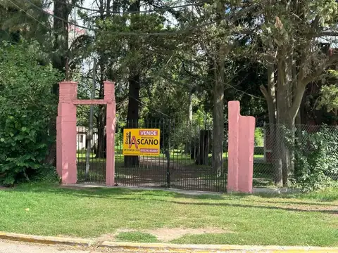 F 775 excelente casaquinta con casi 4000mts 2 de parque