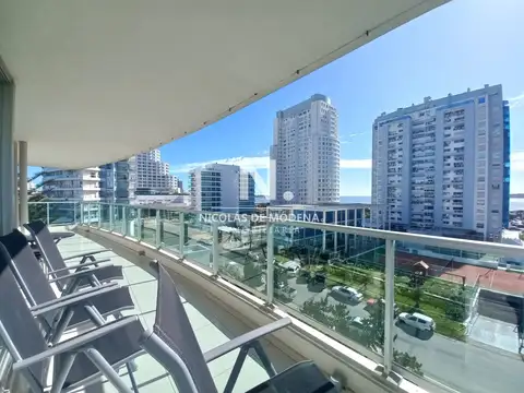 Departamento en Venta en Playa Mansa, USD 465.000