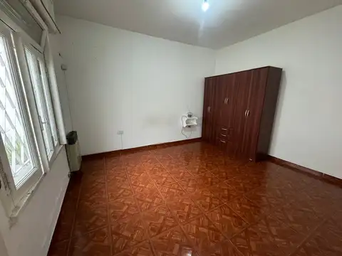 Casa 6 ambientes con 2 baños