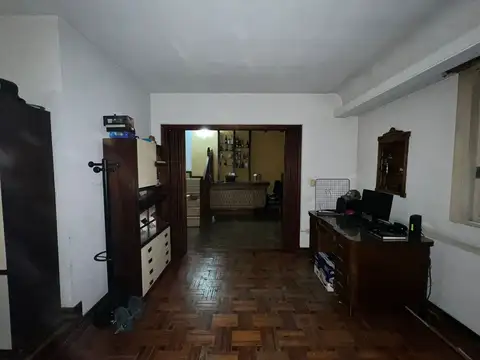 Casa 6 ambientes con 2 baños