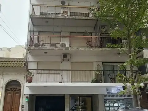 Semipiso 2 Amb, Balcon al Frente, 50m2, Excelente Estado 