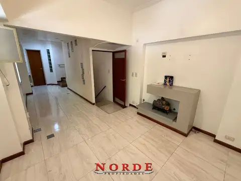 Depto Tipo Casa en Venta con 1 cocheras
