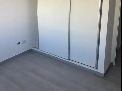 Departamento en Alquiler en Olivos Vías/Río, USD 850