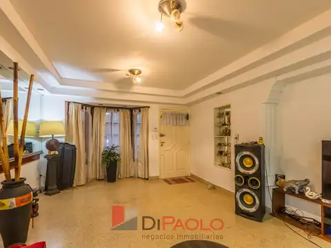 Casa en Alquiler con 1 cochera