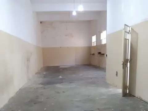 VENTA GALPON CON VIVIENDA EN FLORES, 10X40.6666666