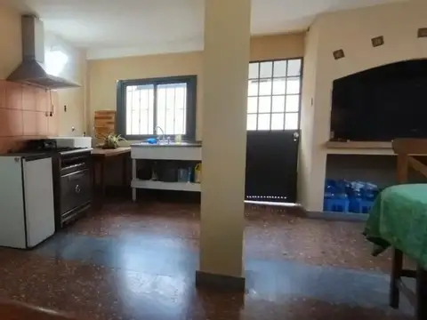 VENTA DE CASA DE 6 AMBIENTES MUTIFAMILIAR