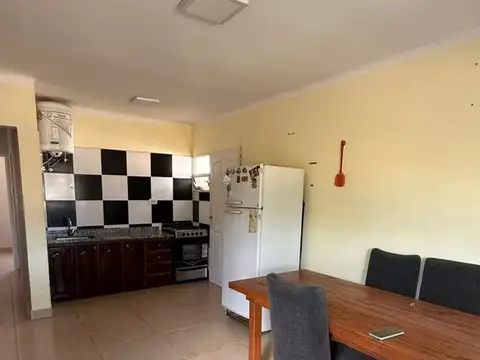 Casa 4 ambientes con 1 baño