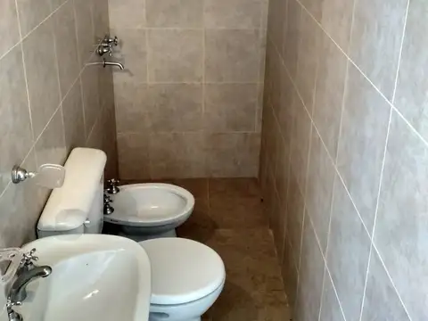 Casa en Alquiler con 1 cochera