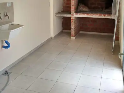 Casa 5 ambientes con 2 baños