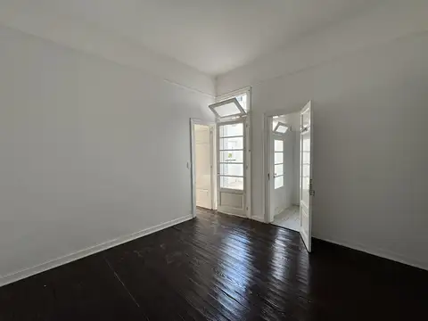 Dr. Alfonso Dickman  al 1400