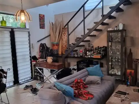 Casa en Alquiler con 2 cocheras