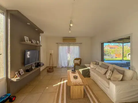 Casa 5 ambientes con 3 baños