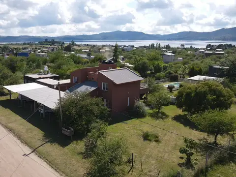 Casa en Venta con 3 cocheras