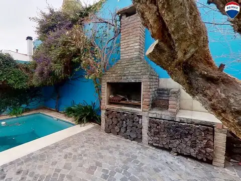 VENTA CASA 5 AMBIENTES PILETA Y COCHERA QUILMES